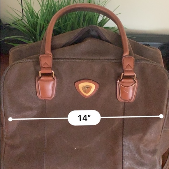 IT Luggage Brown Vintage Travel Bag with Leather/Suede Accents Vintage - Picture 11 of 14